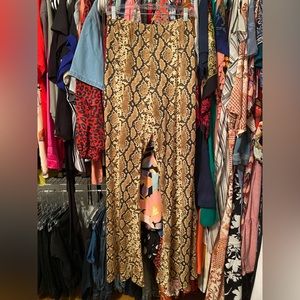NWT Size 1X Lizzie’s Boutique Flared Snakeskin Print Cotton Pants